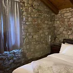 Georgio's V 4*